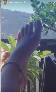 Paris Jackson feet photo thumbnail