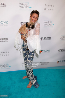 Paris Jackson feet photo thumbnail