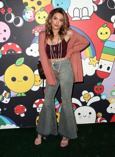 Paris Jackson feet photo thumbnail