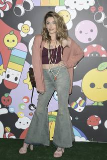 Paris Jackson feet photo thumbnail