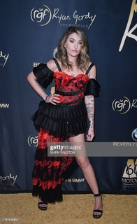 Paris Jackson feet photo thumbnail