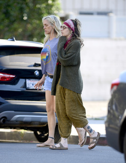 Paris Jackson feet photo thumbnail