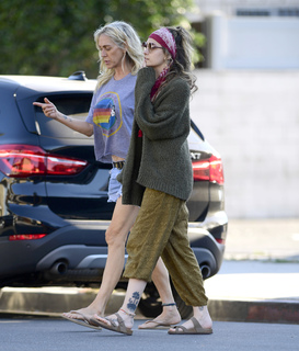 Paris Jackson feet photo thumbnail