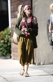 Paris Jackson feet photo thumbnail