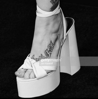Paris Jackson feet photo thumbnail