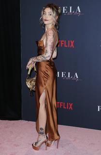 Paris Jackson feet photo thumbnail
