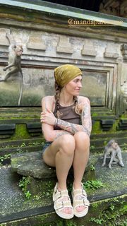 Paris Jackson feet photo thumbnail