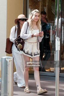 Paris Jackson feet photo thumbnail