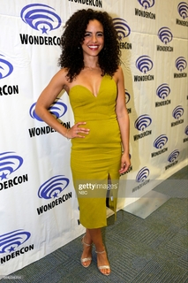 Parisa Fitz-Henley feet photo 1