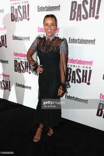 Parisa Fitz-Henley feet photo 8