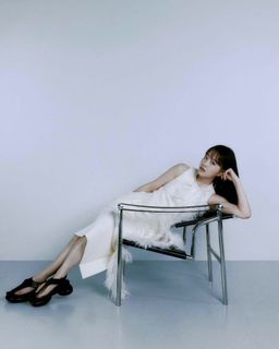 Park Bo-young feet photo 1