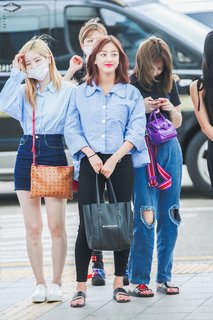 Park Ji-hyo feet photo 5