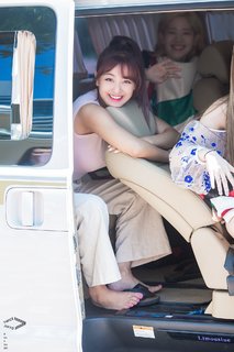 Park Ji-hyo feet photo thumbnail