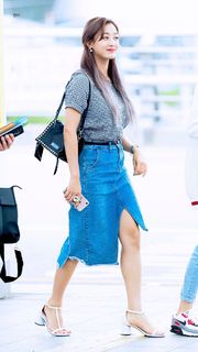 Park Ji-hyo feet photo thumbnail