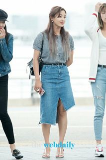 Park Ji-hyo feet photo thumbnail