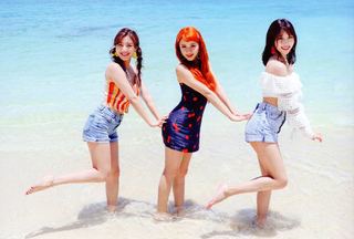 Park Ji-hyo feet photo thumbnail