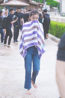 Park Ji-hyo feet photo thumbnail