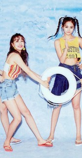 Park Ji-hyo feet photo thumbnail