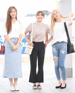 Park Ji-hyo feet photo thumbnail