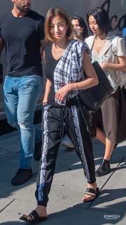 Park Ji-hyo feet photo thumbnail