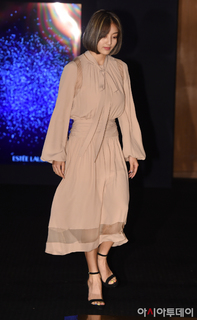 Park Ji-hyo feet photo thumbnail