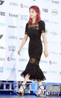 Park Ji-hyo feet photo thumbnail