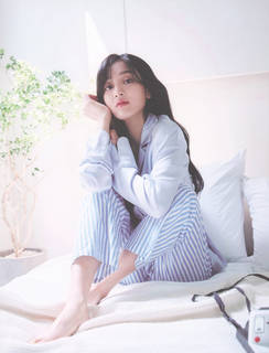 Park Ji-hyo feet photo thumbnail