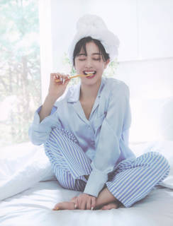 Park Ji-hyo feet photo thumbnail