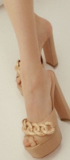 Park Ji-hyo feet photo thumbnail