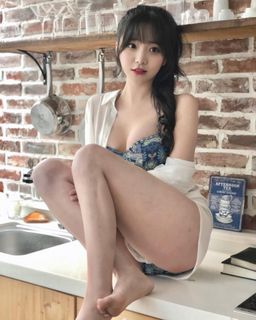 Park Min-jung feet photo 2