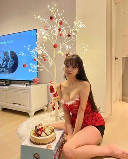 Park Min-jung feet photo 19