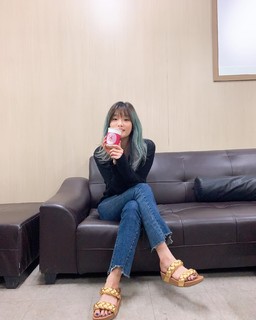 Park So-dam feet photo thumbnail