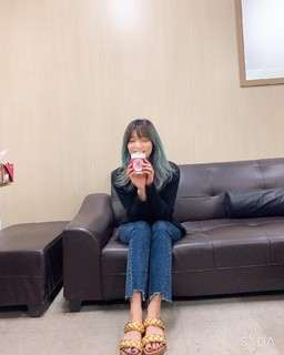 Park So-dam feet photo thumbnail
