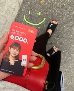 Park So-dam feet photo thumbnail