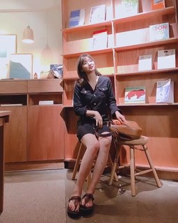 Park So-dam feet photo thumbnail