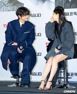 Park So-dam feet photo thumbnail