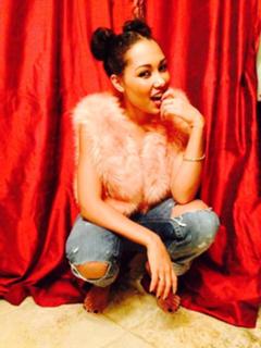 Parker McKenna Posey feet photo thumbnail