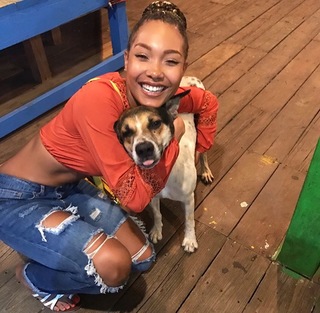 Parker McKenna Posey feet photo thumbnail