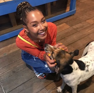 Parker McKenna Posey feet photo thumbnail