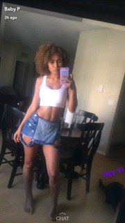 Parker McKenna Posey feet photo thumbnail