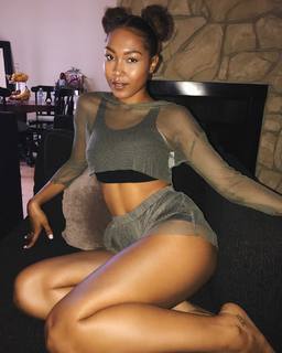Parker McKenna Posey feet photo thumbnail