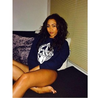 Parker McKenna Posey feet photo thumbnail