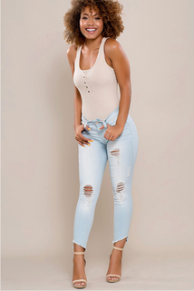Parker McKenna Posey feet photo thumbnail