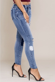 Parker McKenna Posey feet photo thumbnail