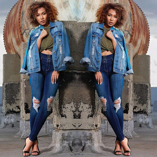 Parker McKenna Posey feet photo thumbnail