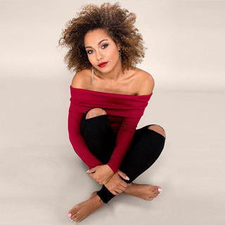 Parker McKenna Posey feet photo thumbnail