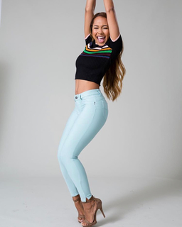 Parker McKenna Posey feet photo thumbnail