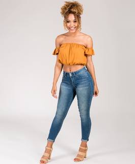 Parker McKenna Posey feet photo thumbnail