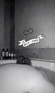 Parker McKenna Posey feet photo thumbnail
