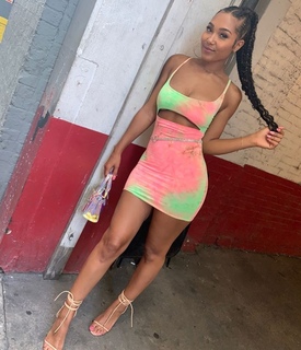 Parker McKenna Posey feet photo thumbnail
